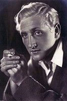 Hans-Joachim Moebis as Der Student