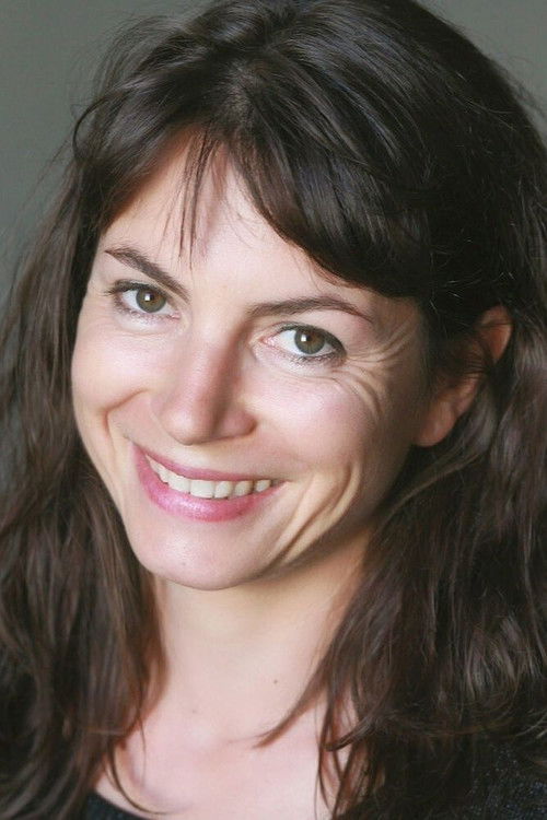 Vanina Delannoy as La cousine Solange