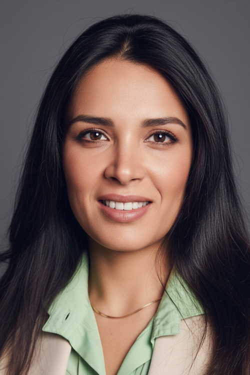 Nilgün Saraylı as Zeynep