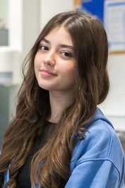 Stella Muller as Jade