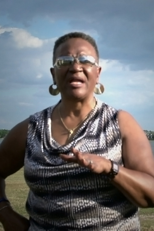 Renita Osselyn as Team Mom