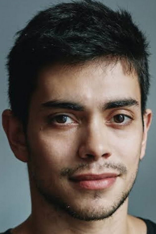 Oscar Fabião as Lucca