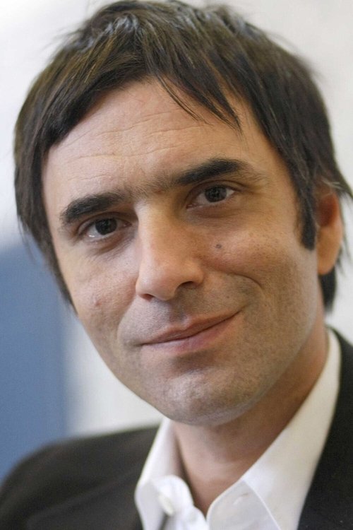 Samuel Benchetrit as voix off