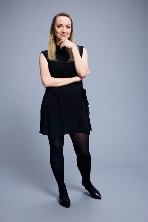 Elisabeth Pähtz as Self - Contestant