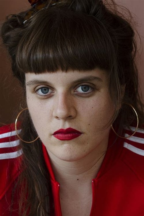 Vera Flück as Svenja