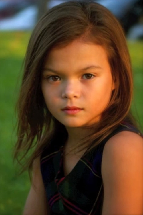 Trinity Noelle Maigue-Bendorf as Phil's Daughter