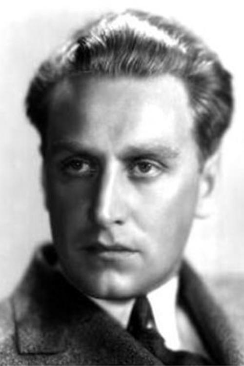 Grigori Aleksandrov as Chief Officer Giliarovsky