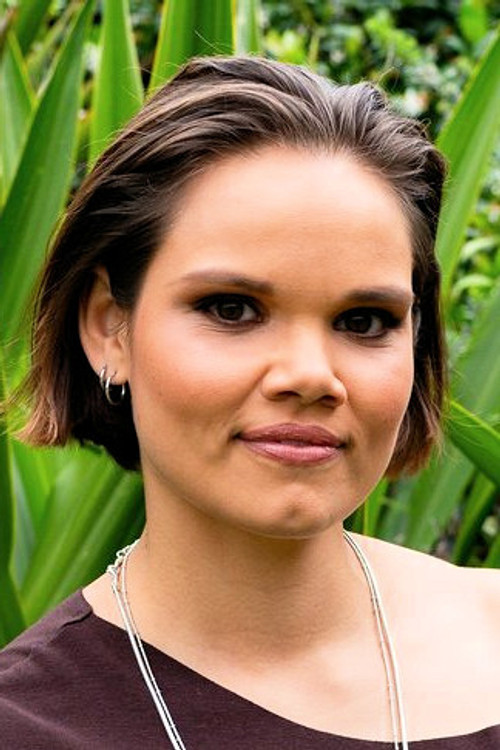 Lila McGuire as Evonne