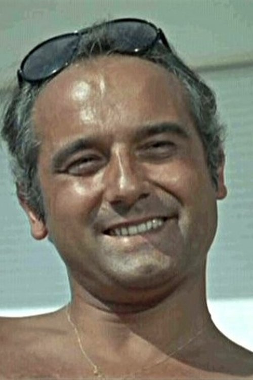 Roger Muni as Sleeping car employee