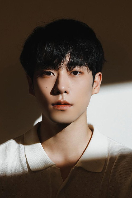 백동현 as Secretary Kim