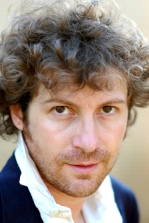 Vincenzo Diglio as Cameriere