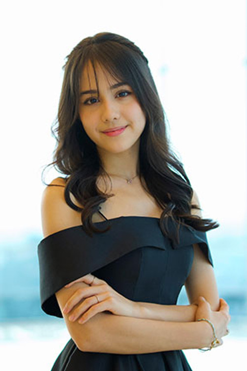 Nicole Rossi as Young Alfie