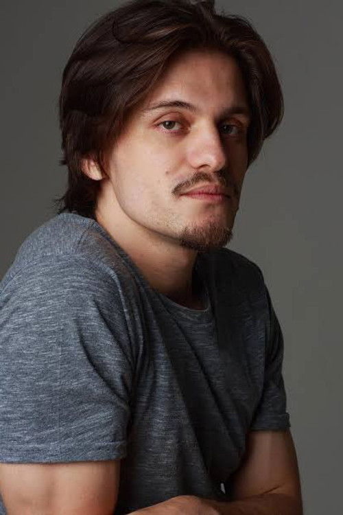 Marcelo Petzen as Estevão