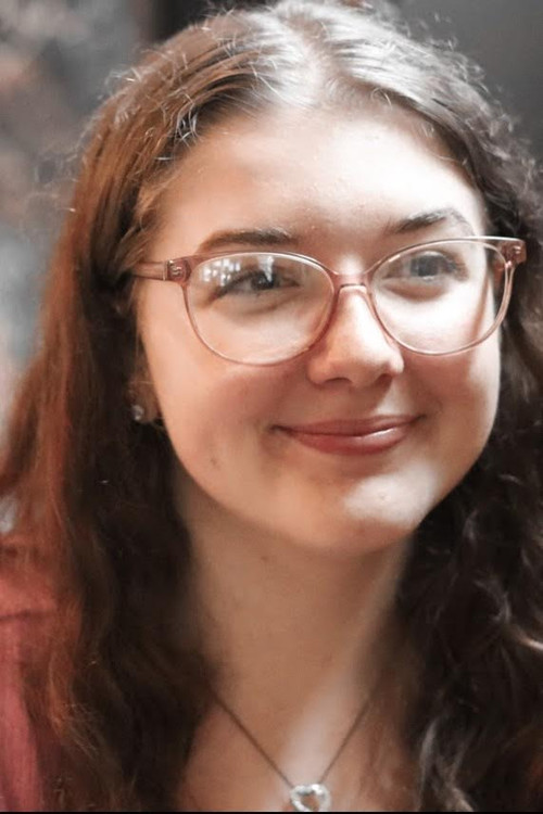 Kelcey Dodd as Ellie