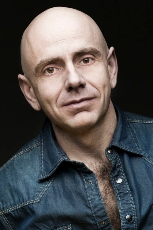 Rolando Ravello as Fanstasma