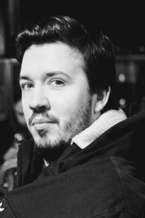 Axel Maliverney as Réceptionniste humain