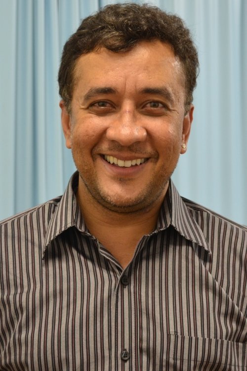 Maurício Manfrini as Américo