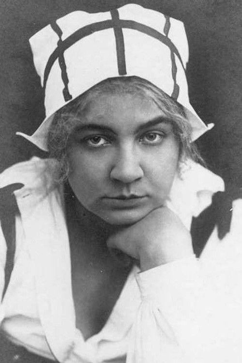 Lina Carstens as Frau des Hauswirts