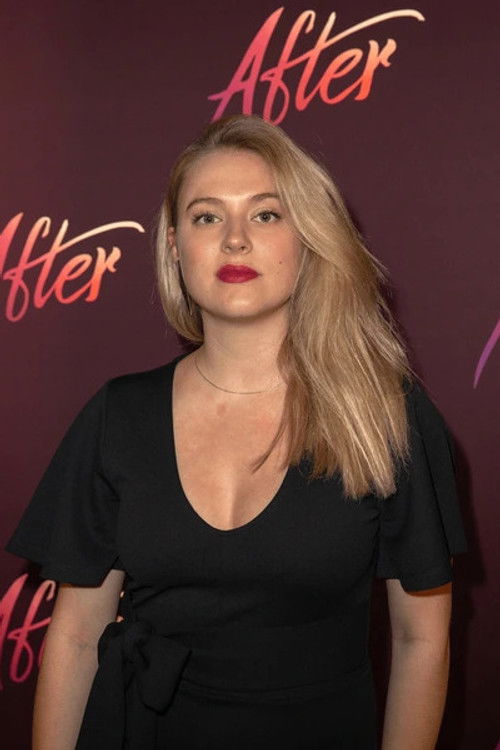 Iris van Loen as Livia Meijer