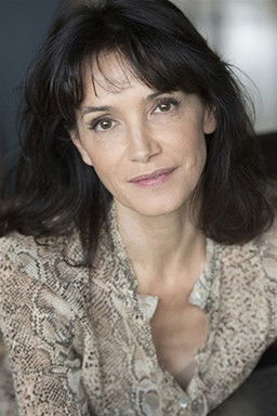Cécile Pallas as Antoine's mother