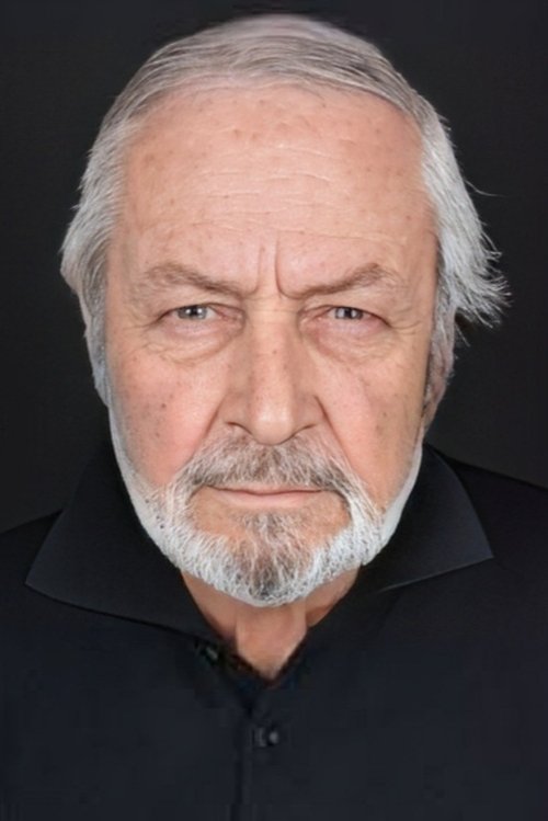 Gündüz Sezgin as Hazinedar Rüstem Ağa