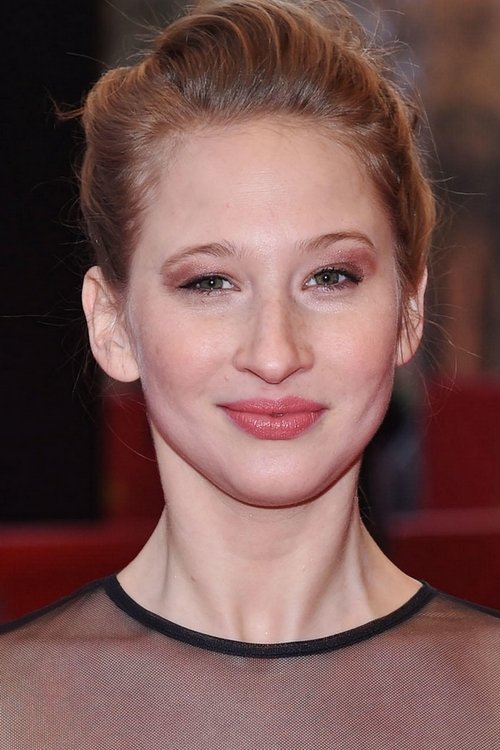 Réka Tenki as Klára