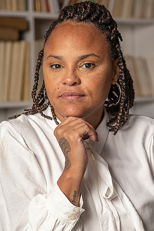 Sabrina Rosa as Menina