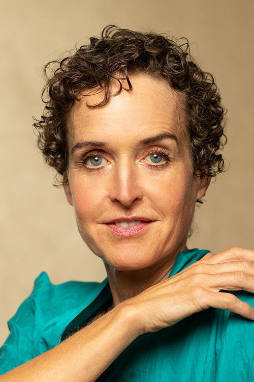 Anne Scherliess as Anna Simpson