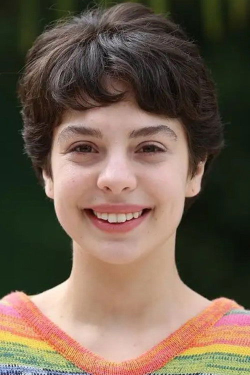 Munise Özlem Öztürk as İrem