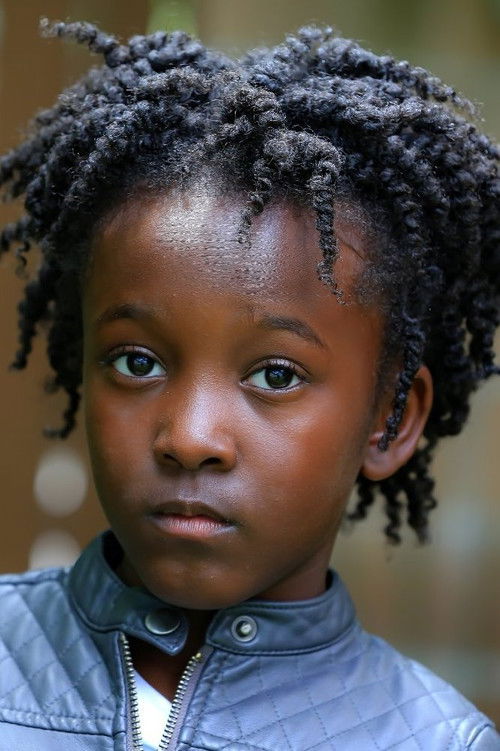 AnnJewel Lee Dixon as Brenda