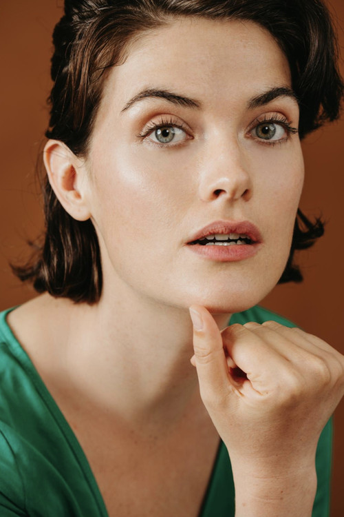 Amelia Dunn as Jezebel's Mum