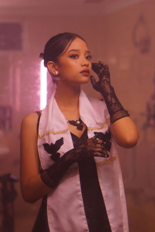 Yesyta Mayzahra as Titis