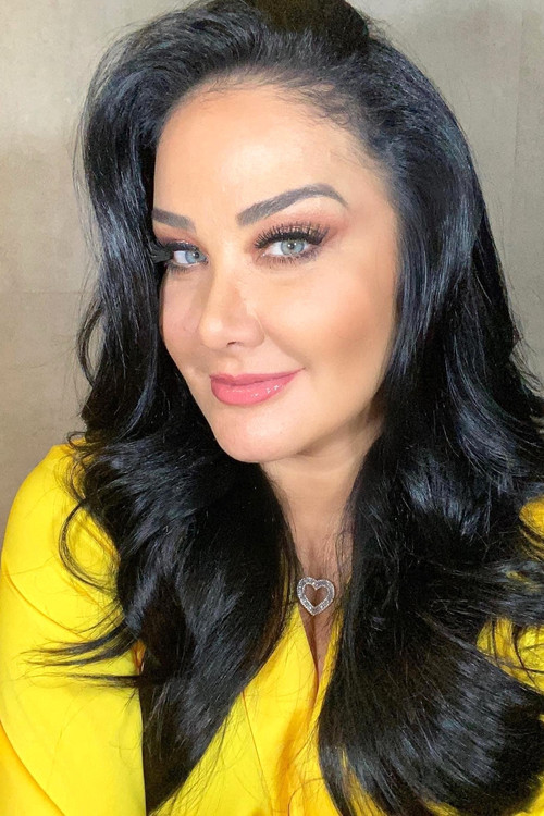 Helen Ganzarolli as Suzy