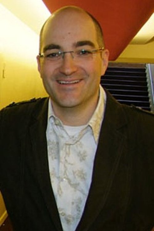 Nicolas Neuhold as Real estate guy