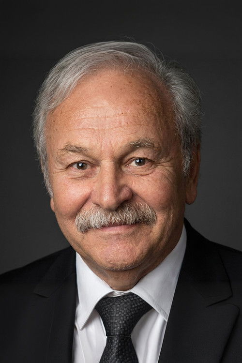 Kamil Sönmez as Rifat