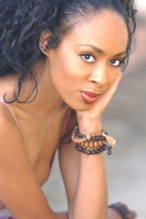 Sandy Brown as Frida