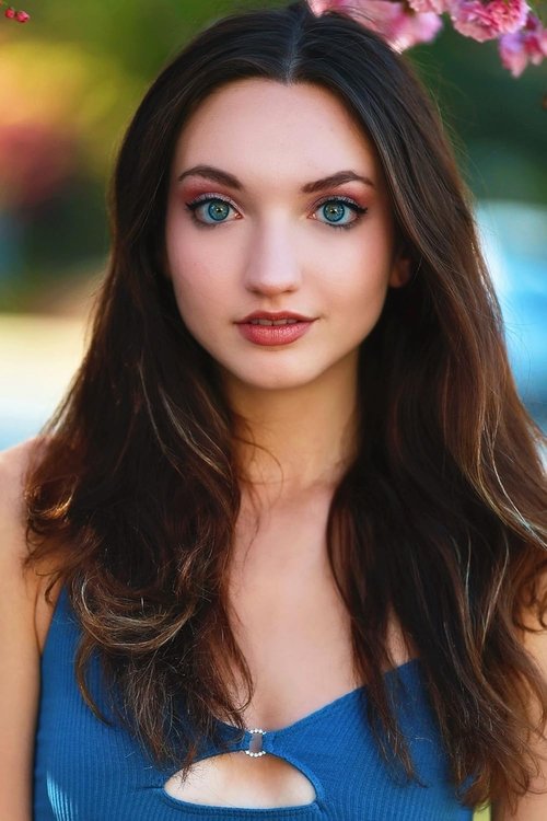 Angelina David as Twin#1