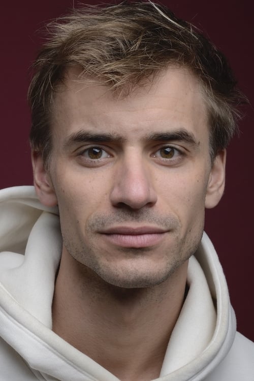 Kevin Garnichat as Damien