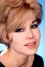 Mathé Altéry as Singer