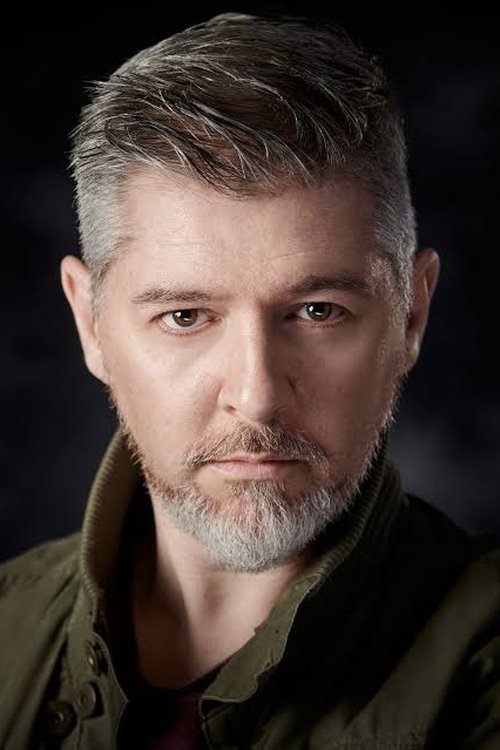 Ronin Traynor as Billy