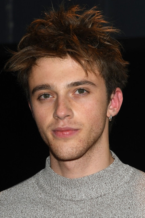 Benjamin Voisin as Fus