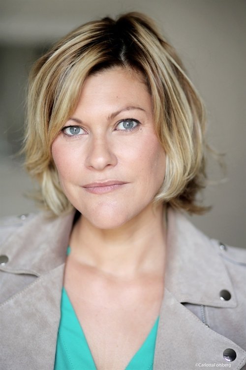 Vanessa Valence as Isabelle