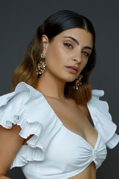 Julia Argüelles as Mara Morales