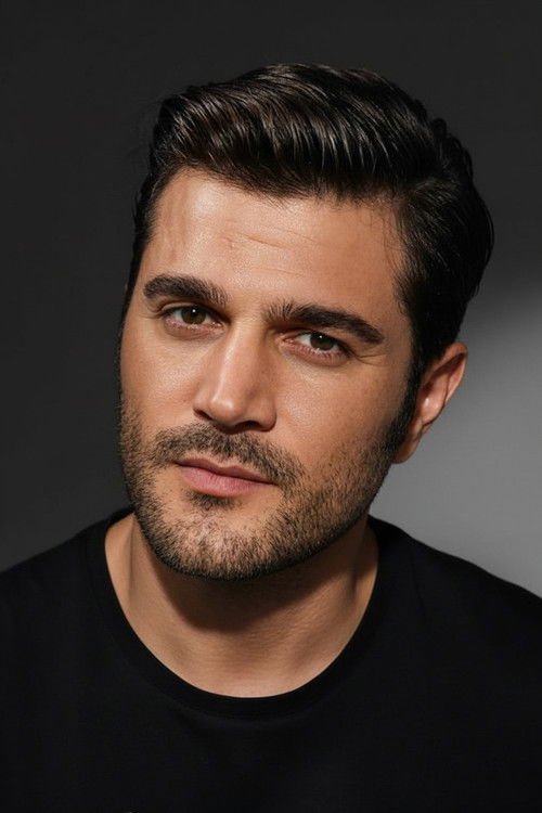 Burak Sevinç as Onur