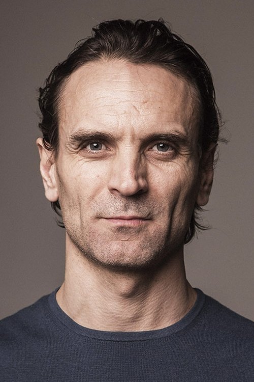 Arben Bajraktaraj as Gitan