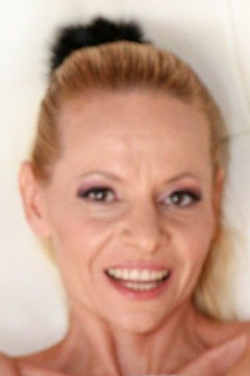 Raisa Wetsx as (uncredited)