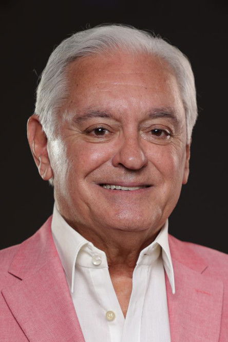 Cuquín Victoria as Cesar