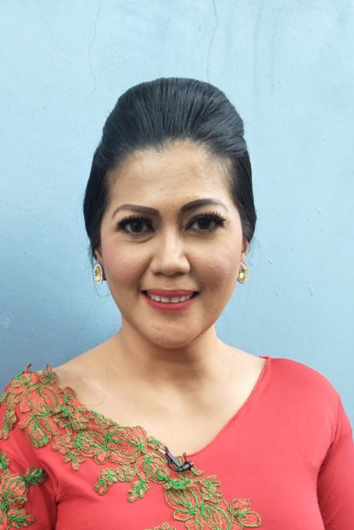 Helsi Herlinda as Jesi