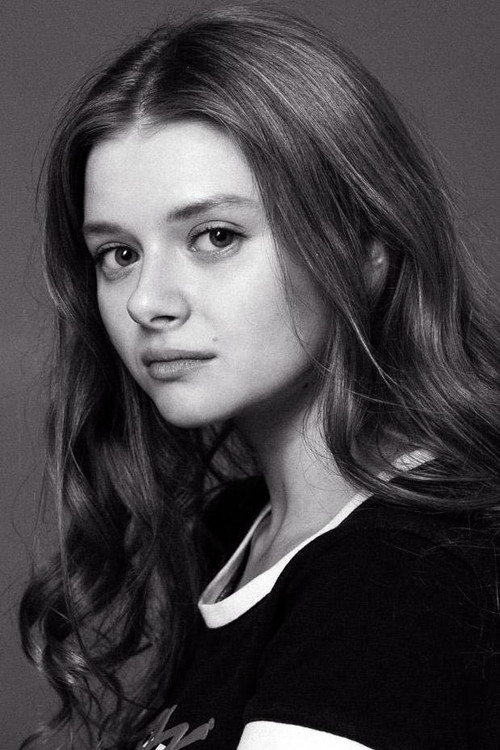 Alyssa Lozovskaya as Sarah