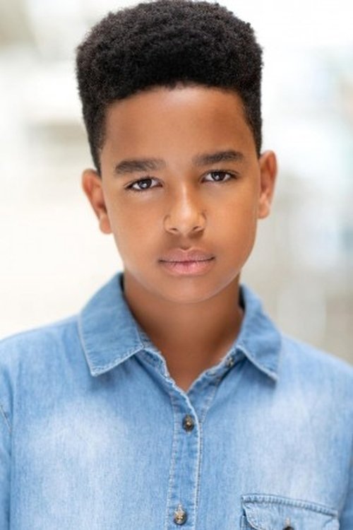 Akiz Aguma as Hunter